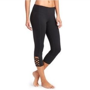 Athleta Criss-Cross Chatarunga black capri leggings